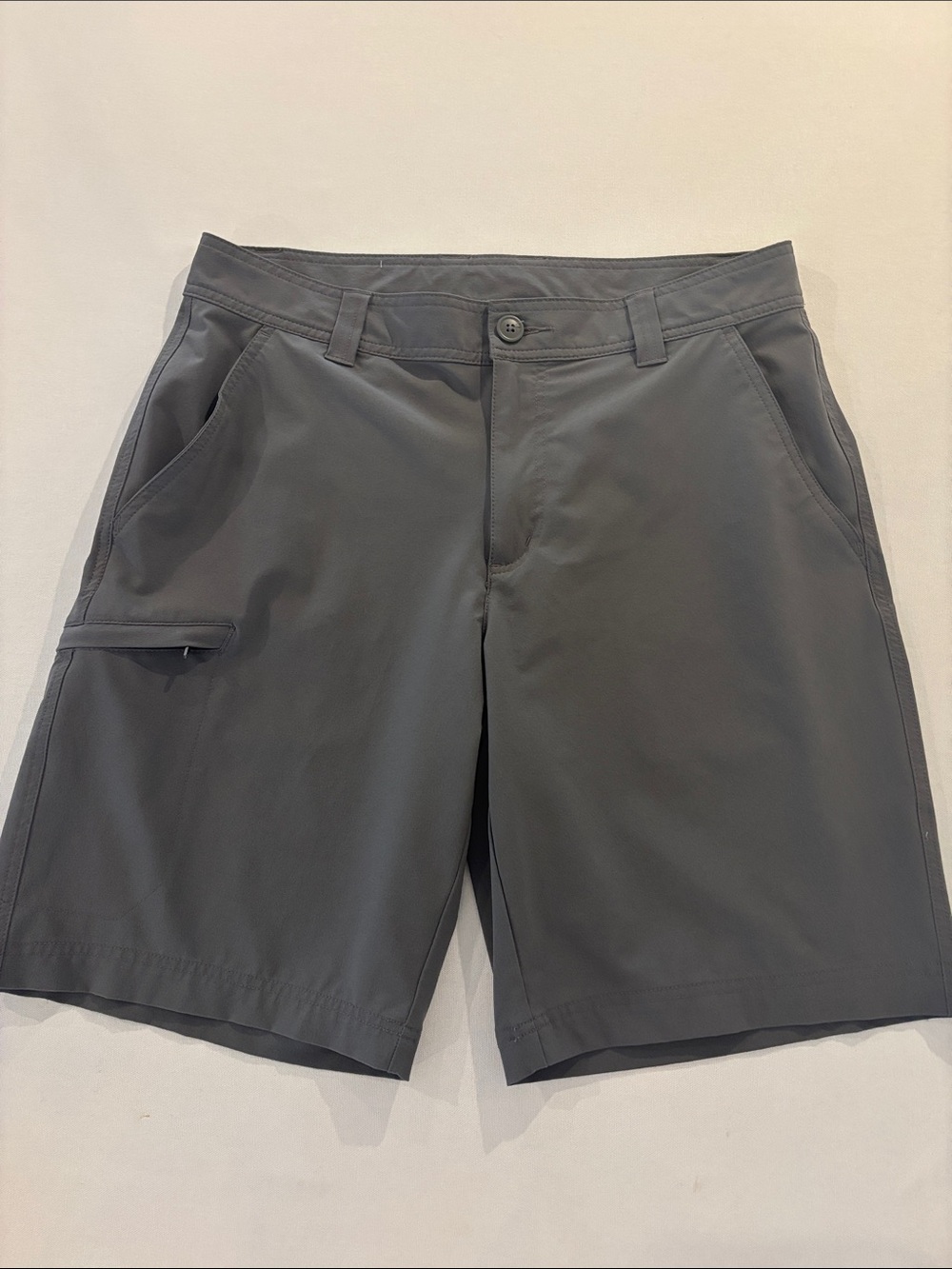 Columbia Men's Gray Stretchy Performance Shorts. Golf-Hiking-Outdoors. Size 32